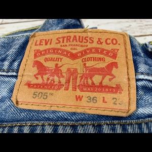 Levi’s 505 36x29 distressed Classic straight leg 0509